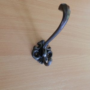 Horváth bútorveret kalaptartós barna fogas M165