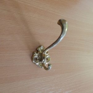 Közepes arany kalaptartós fogas M173