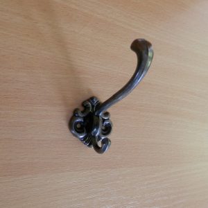 Közepes barna kalaptartós fogas M174