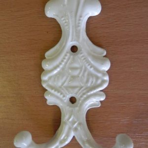 Közepes fehér kétágú fogas M184