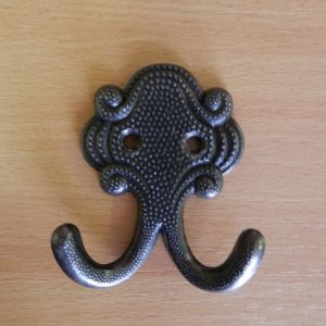Közepes barna kétágú fogas M283/b