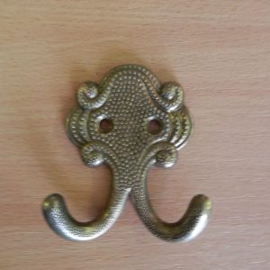 Közepes nikkelsárga kétágú fogas M284
