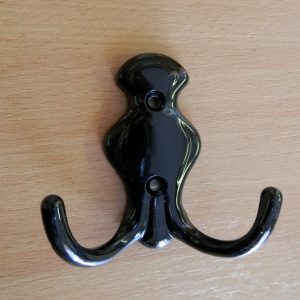 Közepes fekete kétágú fogas M318/fk