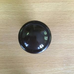 Műanyag betétes fogantyú gomb három színben G001