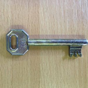 M 340 dose nyers jobbos 3-as kulcs