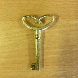 M 352 Arany ,,pereces,, bútorkulcs