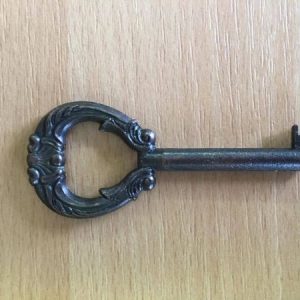 M 71 barna díszes bútorkulcs 1-es