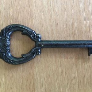 M 71 barna díszes bútorkulcs 2-es