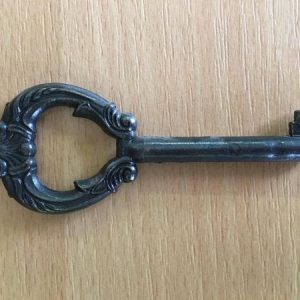 M 71 barna díszes bútorkulcs 3-as