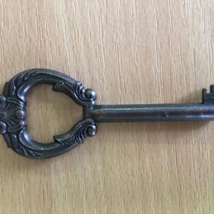 M 71 barna díszes bútorkulcs 4-es