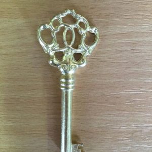 M 74 arany díszes bútorkulcs 1-es