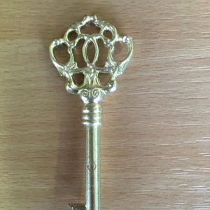 M 74 arany díszes bútorkulcs 2-es