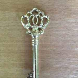 M 74 arany díszes bútorkulcs 3-as