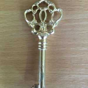 M 74 arany díszes bútorkulcs 6-os