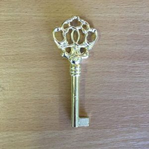 M 74 arany díszes bútorkulcs vágott 0-ás