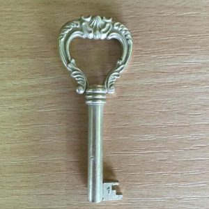 M 76 arany díszes bútorkulcs 1-es