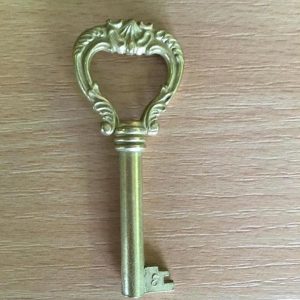 M 76 arany díszes bútorkulcs 3-as