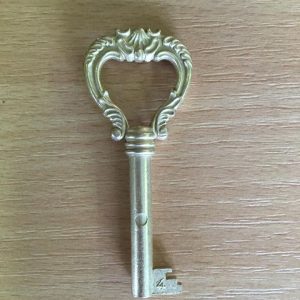 M 76 arany díszes bútorkulcs 4-es