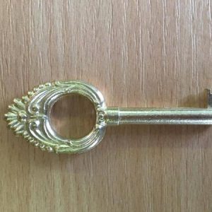 M 78 arany díszes bútorkulcs 2-es