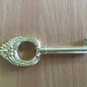 M 78 arany díszes bútorkulcs 3-as