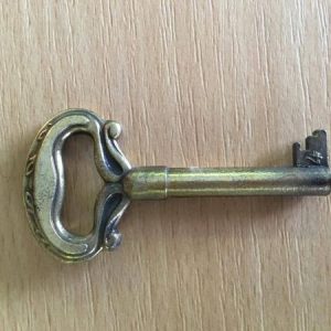 M 80 nikkelsárga díszes bútorkulcs 4-es