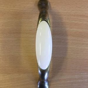 Antik fogantyú fehér berakással F1152